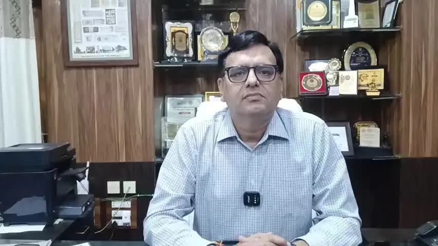 मोहनगढ़: टीकमगढ़ कलेक्टर श्री विवेक श्रोतिय बोले किसानों को परेशान नहीं होने दिया जाएगा एवं खाद पर शासन की नजर है कहीं भी कोई अग