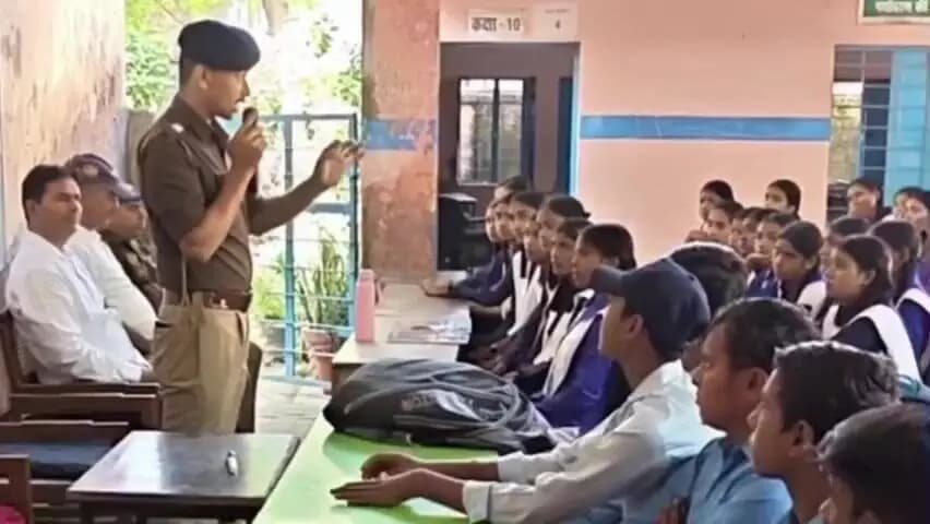 बाजपुर: महेशपुरा स्कूल में साइबर क्राइम और सड़क सुरक्षा के प्रति जागरूकता कार्यक्रम आयोजित