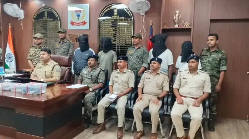 गुमला: गुमला में PLFI के जोनल कमांडर समेत चार उग्रवादी गिरफ्तार, हथियार और कारतूस बरामद