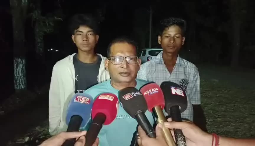 ধুবুৰী ভাগ: পৰ্বতঝোৰাৰ টিপকাইত আৰক্ষীৰ অভিযানত 8 টাকৈ চোৰাং গৰু জব্দ কৰা সন্দৰ্ভত স্থানীয় ৰাইজৰ প্ৰতিক্ৰিয়া।