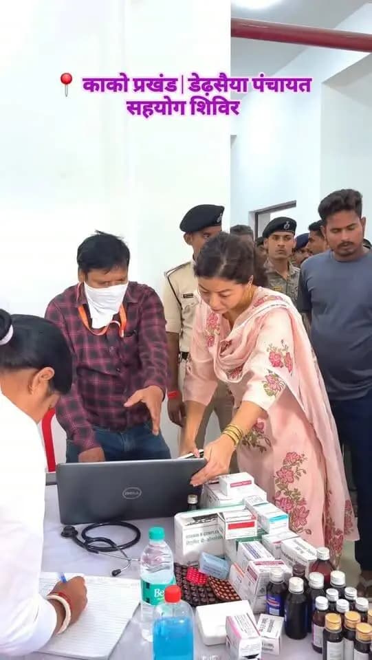 🌸 काको प्रखंड की डेढ़सैया पंचायत के सहयोग शिविर में पहुंचीं जिला पदाधिकारी; 48 स्वयं सहायता समूहों को ₹1.08 करोड़ से अधिक का बैंक ऋण!
📍 जिला पदाधिकारी श्रीमती छिरिङ वाई भूटिया ने सहयोग शिविर का निरीक्षण कर आमजनों की समस्याएँ सुनीं। 💰 48 स्वयं सहायता समूहों को ₹1,08,50,000 के बैंक ऋण के चेक, 7 लाभुकों को राशन कार्ड एवं 2 को जॉब कार्ड प्रदान किए। साथ ही, आवेदनों का 30 दिनों में निष्पादन सुनिश्चित करने के निर्देश दिए।
#सहयोग_शिविर #जीविका_दीदी #महिला_सशक्तिकरण #जिला_प्रशासन_जहानाबाद #विकसित भारत समृद्ध बिहार आदर्श जहानाबाद