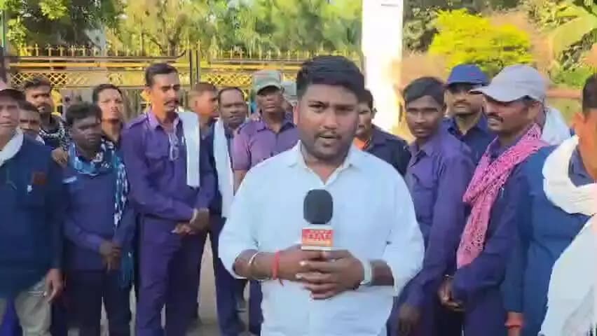 कवर्धा: जिले के 850 कोटवारों ने 04 सूत्रीय मांगों को लेकर धरना प्रदर्शन किया, पैदल मार्च निकालकर कलेक्टर को सौंपा ज्ञापन