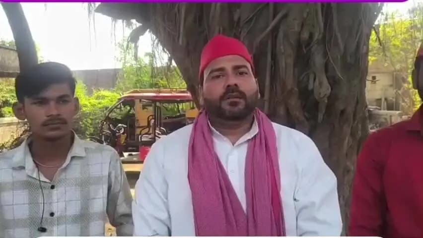 खागा: विजईपुर पोलिंग पर फर्जी मतदान का आरोप भाजपाइयों पर, सपाइयों ने मंत्री के साथ पहुंचकर किया फर्जी वोटिंग का दावा