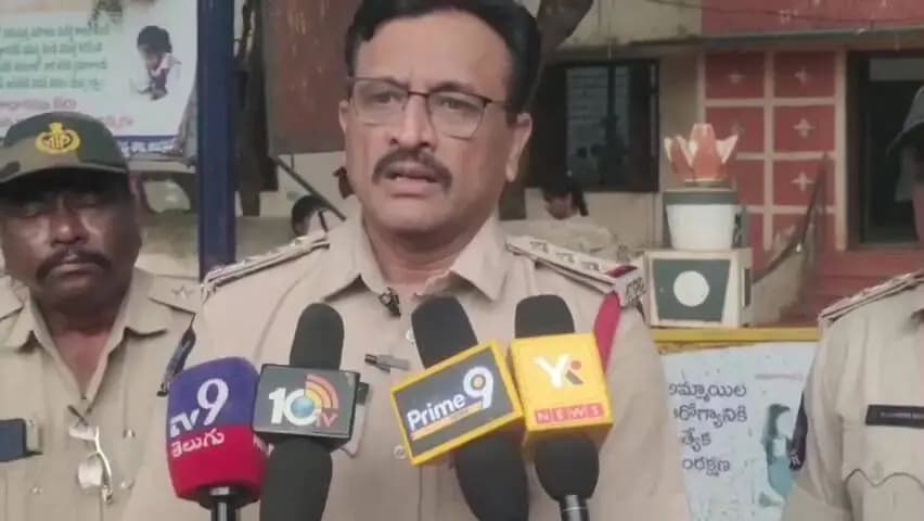 నందికోట్కూరు: ఎంపీటీసీ నామినేషన్ కేంద్రాల వద్ద అభ్యర్థులను బెదిరిస్తే కఠిన చర్యలు నందికొట్కూరు టౌన్ సిఐ మురళీధర్ రెడ్డి