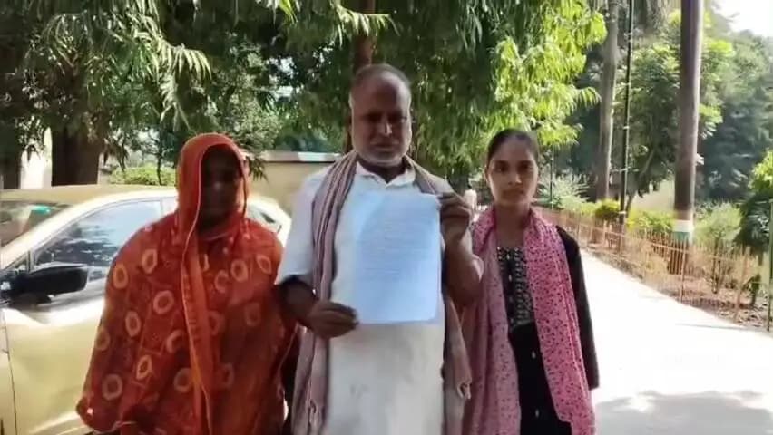 बलिया: न्यायालय में मामला लंबित, फिर भी जमीन पर कब्जे की कोशिश का आरोप; पीड़ित ने डीएम से मांगा न्याय