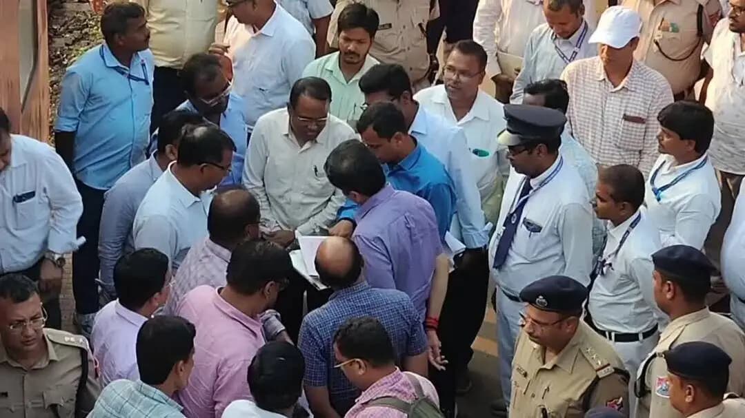 झाझा: झाझा स्टेशन और मेमू कारशेड का निरीक्षण महाप्रबंधक ने किया