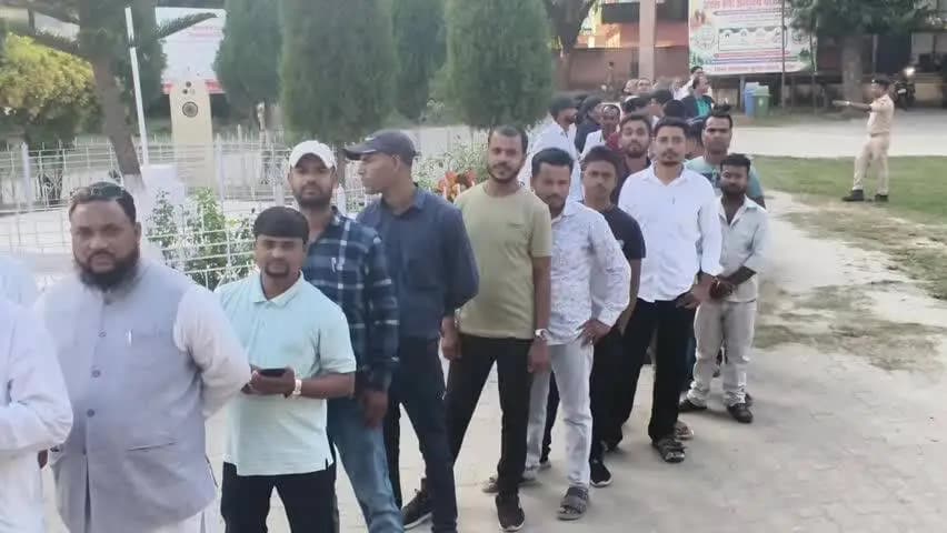 बसंतपुर: कोसी स्नातक निर्वाचन क्षेत्र के बसंतपुर मतदान केंद्र 43 पर शाम 4 बजे तक 56.94% मतदान हुआ