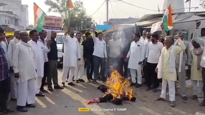नटेरन: कांग्रेस कार्यकर्ताओं ने चुनाव आयुक्त ज्ञानेश कुमार का पुतला दहन किया