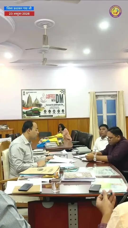 गया जी
23 अक्टूबर 2026
फल्गु नदी के जीर्णोद्धार, जल संरक्षण एवं भूजल स्तर में सुधार को लेकर जिलाधिकारी, गया श्री शशांक शुभंकार जी की अध्यक्षता में समीक्षा बैठक आयोजित की गई। 🌱
बैठक में फल्गु नदी के दोनों किनारों पर व्यापक पौधरोपण, गया, बोधगया एवं डोभी क्षेत्र में चिह्नित 123 खराब बोरवेल को वाटर रिचार्ज बोरवेल के रूप में विकसित करने तथा जलजमाव वाले क्षेत्रों में सोख्ता निर्माण के निर्देश दिए गए।
साथ ही, सरकारी भवनों में रेन वाटर हार्वेस्टिंग, आहर-पोखर-पइन के संरक्षण एवं पुनर्जीवन पर जोर दिया गया। इन पहलों से पर्यावरण संरक्षण, वर्षा जल संचयन और भूजल स्तर में सुधार को बढ़ावा मिलेगा।
Water Resources Department, Government of Bihar Jal Jeevan Mission, India Samrat Choudhary CMO Bihar Information & Public Relations Department, Government of Bihar DD News Bihar All India Radio News Press Information Bureau - PIB, Government of India
#FalgooRiver #WaterConservation #GroundwaterRecharge #EnvironmentalProtection #gayabihar