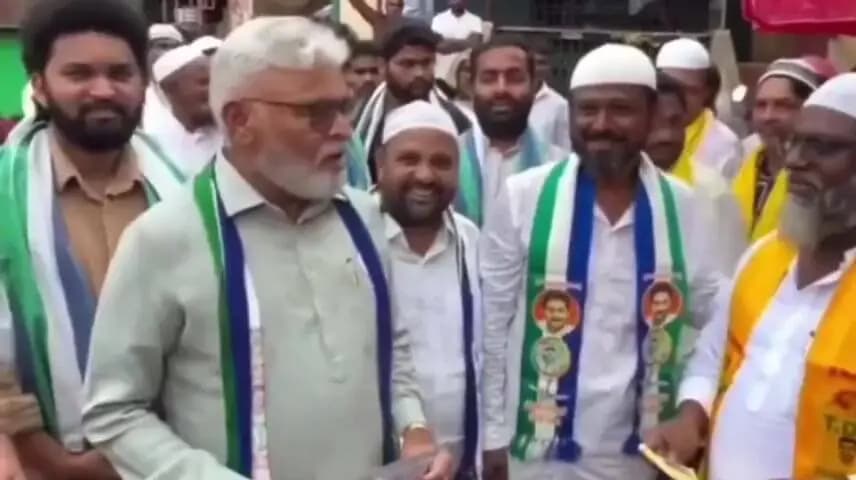 గుంటూరు: గుంటూరులో కార్పొరేషన్ ఎన్నికల ప్రచారంలో వైసీపీ, టీడీపీ మధ్య అరుదైన దృశ్యం
