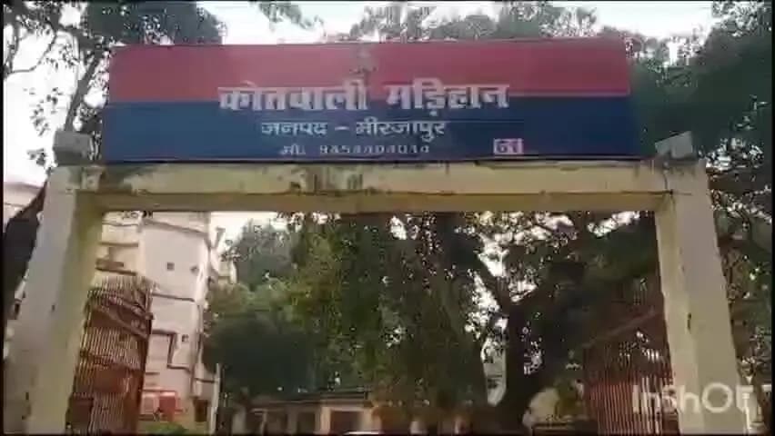 मड़िहान: मड़िहान तहसील के बहुती परमापुर बीएसएनल टावर परिसर में चोरी करने घुसे चोर को ग्रामीणों ने पकड़ा, विभाग को सौंपा