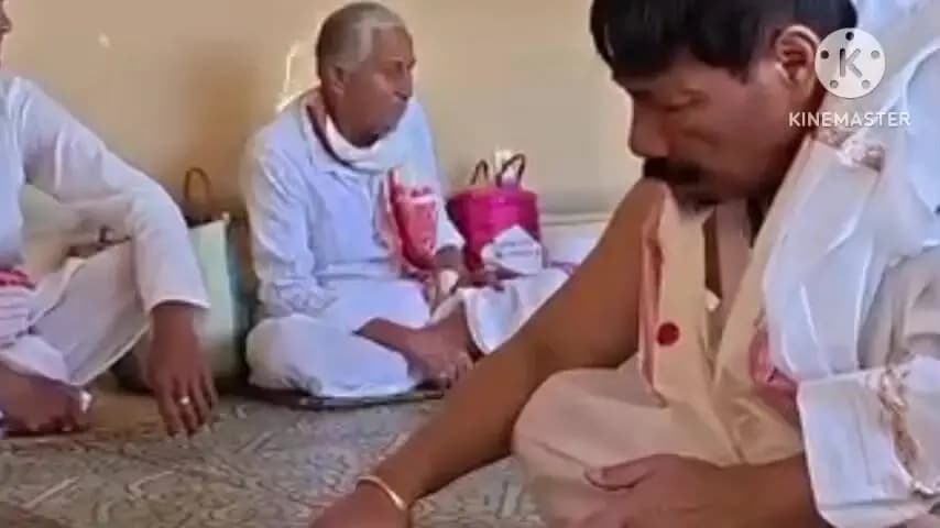 গোলাঘাট: মন্ত্ৰী অতুল বৰাৰ বাসগৃহত অনুষ্ঠিত পৱিত্ৰ খনিকৰ পুথি পাঠ অনুষ্ঠানৰ সামৰণি