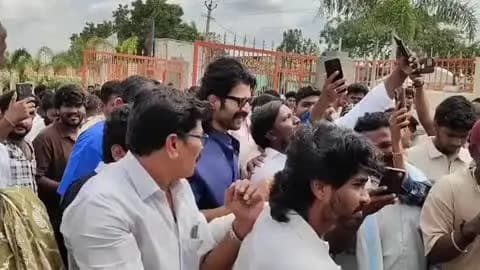 గుంతకల్లు: మండలంలోని కసాపురం నెట్టికంటి ఆంజనేయస్వామిని దర్శించుకున్న సినీ హీరో విజయ్ దేవరకొండ: భారీగా తరలివచ్చిన అభిమానులు