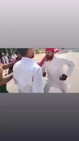 *वाराणसी*एमएलसी चुनाव के दौरान मतदान केंद्र पर भाजपा और सपा कार्यकर्ताओं के बीच हुई झड़प का वीडियोवायरल #varanasi #chandauli