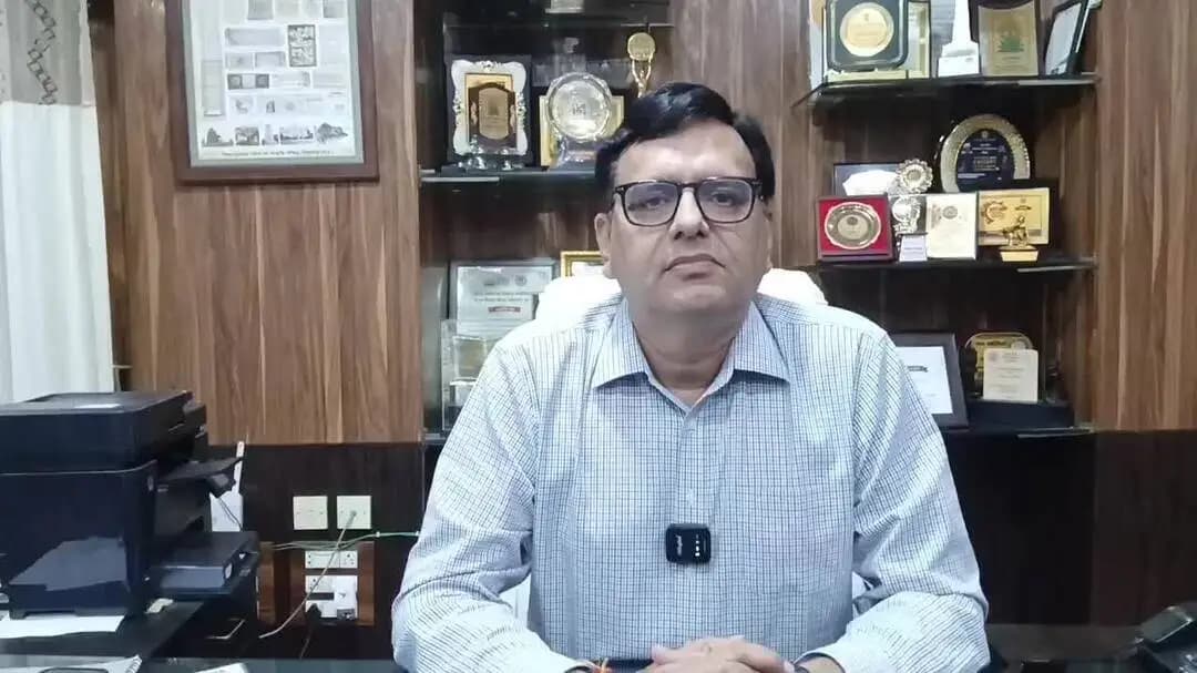 बल्देवगढ़: कलेक्टर विवेक श्रोत्रिय ने क्षेत्र के किसानों को खाद के बारे में दी जानकारी