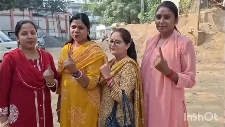 जमुई: जमुई अंचल कार्यालय मतदान केंद्र पर पहली बार वोट देकर शिक्षिका अंशु प्रिया ने उठाई शिक्षकों की मांगें