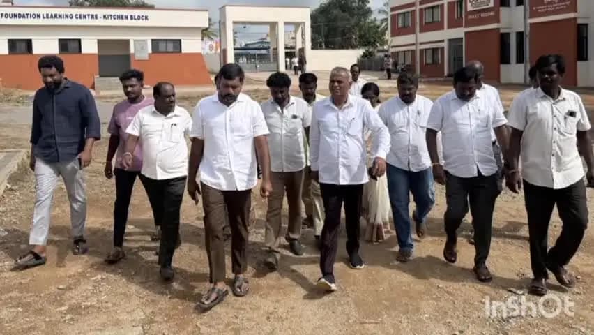 ಮಾಲೂರು: ಆಗ್ನೇಯ ಪದವೀಧರ ಕ್ಷೇತ್ರದ ಚುನಾವಣೆ ಹಿನ್ನೆಲೆ ಮತಗಟ್ಟೆಗಳಿಗೆ ಭೇಟಿ ನೀಡಿದ ಶಾಸಕ ನಂಜೇಗೌಡ