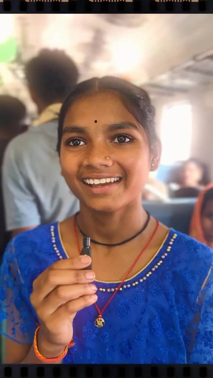 रावघाट से रायपुर तक रेल सेवा, बस्तर के विकास को नई रफ्तार!
अब रावघाट से रायपुर तक रेल कनेक्टिविटी से सफर होगा और भी सुगम। यह पहल बस्तर अंचल को प्रदेश की राजधानी से जोड़ने के साथ शिक्षा, स्वास्थ्य, व्यापार और रोजगार के नए अवसरों को भी गति देगी।
रेल के साथ जुड़ रहा है बस्तर, विकास और प्रगति की नई राहों पर बढ़ रहा है छत्तीसगढ़।
#Raoghat #Bastar #Chhattisgarh #RailConnectivity