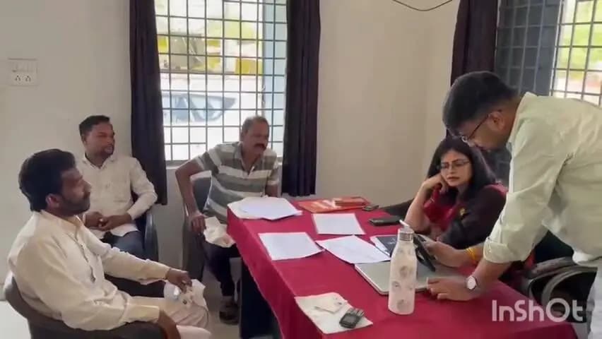 विदिशा नगर: अटारी खेजड़ा में जन विश्वास कार्यक्रम: मुख्य राजस्व आयुक्त निधि निवेदिता ने सुनीं ग्रामीणों की समस्याएं