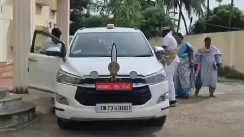 அரக்கோணம்: அரக்கோணம் பகுதியில் ராணிப்பேட்டை மாவட்ட ஆட்சியர் பிரியா ரவிச்சந்திரன் ஆய்வு பணியில் இருந்த மருத்துவரை சீருடை அணிந்து சிகிச்சை அளிக்க அறிவுரை