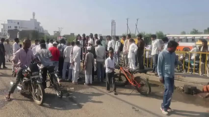 अमरोहा: डिडौली के चौधरपुर में हाईवे पर बाइक डिवाइडर से टकराई, युवक गंभीर रूप से घायल