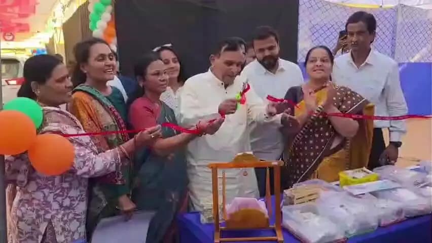 ગોધરા: શહેરના લાલબાગ ટેકરી મેદાન ખાતે સ્વદેશી મેળો 2026 નું ધારાસભ્ય સીકે રાઉલજીના હસ્તે ઉદ્ઘાટન કરવામાં આવ્યું હતું