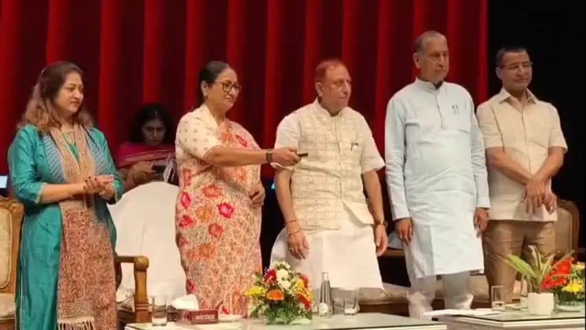 यमुना विहार: एमसीडी के 4,000 स्वास्थ्यकर्मियों को समान काम-समान वेतन, सीएम रेखा गुप्ता ने जारी किया लाभ