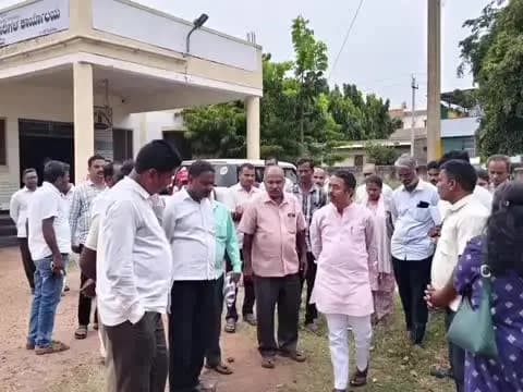 ಬಾದಾಮಿ: ಪಟ್ಟಣದ ಸರ್ಕಾರಿ ಆಸ್ಪತ್ರೆಗೆ ಶಾಸಕ ಬಿ.ಬಿ.ಚಿಮ್ಮನಕಟ್ಟಿ ಅನಿರೀಕ್ಷಿತ ಭೇಟಿ, ಪರಿಶೀಲನೆ