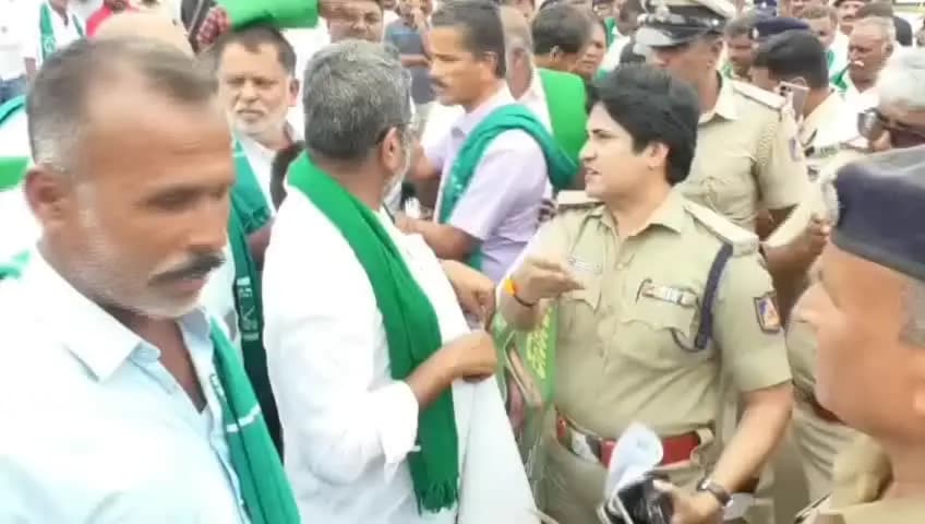ಶ್ರೀರಂಗಪಟ್ಟಣ: ಗಣಂಗೂರು ಟೋಲ್ ಬಳಿ ರೈತರ ಪ್ರತಿಭಟನೆ ಆರಂಭ