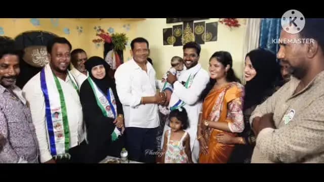 హిందూపూర్: హిందూపురం పట్టణంలోని 35 వ వార్డులో పలువురు టిడిపి నుండి వైఎస్సార్సీపీలో చైర్పర్సన్ అభ్యర్థి షాజీయ సమక్షంలో చేరిక.