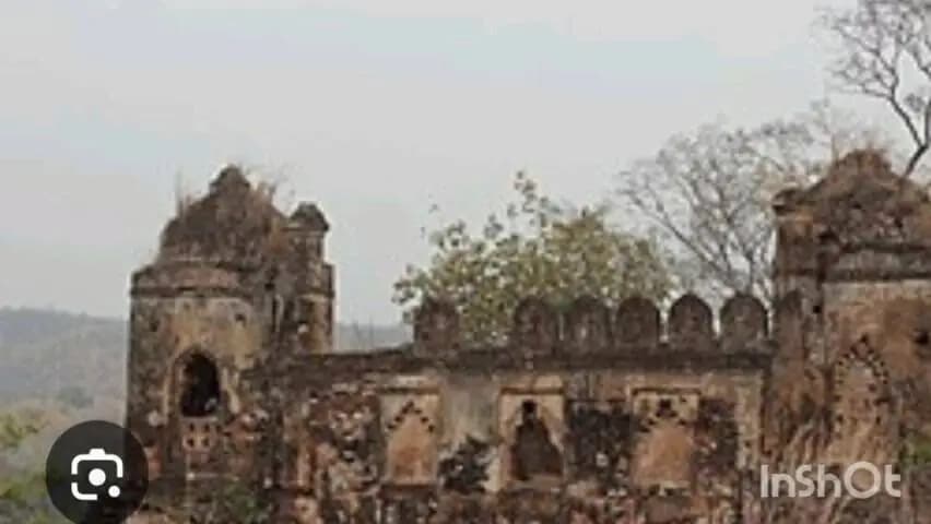बरवाडीह: पलामू किला के रास्ते से बैरियर हटाने और शुल्क की समीक्षा करने का आग्रह ग्रामीणों ने वन विभाग से किया