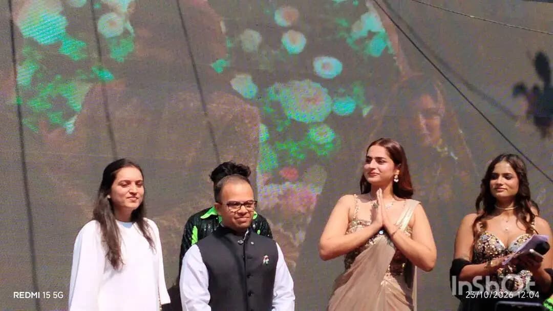 Aisshpra जेम्स एंड जवेल्स का मिर्ज़ापुर मे अभिनेत्री आयशा ने किया भव्य शुभारम्भ डायरेक्टर सौमित्र सरार्फ ने दिया जानकारी
