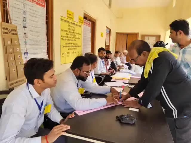 परिहार: तिरहुत स्नातक चुनाव: परिहार में आधे से कम मतदान, मतदाताओं की दूरी पर उठे सवाल
