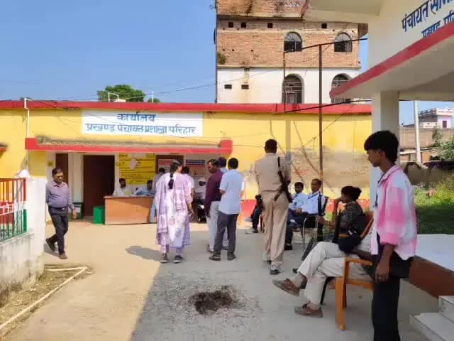 परिहार: हस्ताक्षर में गड़बड़ी के चलते राजद के मतदान अभिकर्ता बूथ पर नहीं बैठ पाए