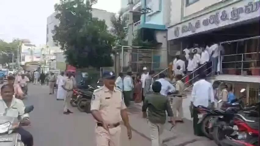 నరసరావుపేట: గోపిరెడ్డి ఇంటి వద్ద పోలీసుల బందోబస్తు