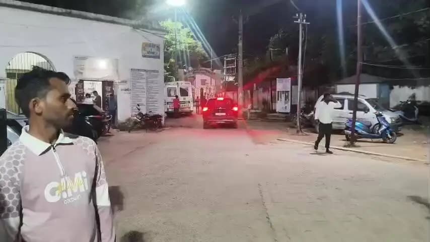 लोहरदगा: पति से नाराज तीन बच्चों की मां ने कीटनाशक का सेवन किया, मुंह में भी हुए घाव