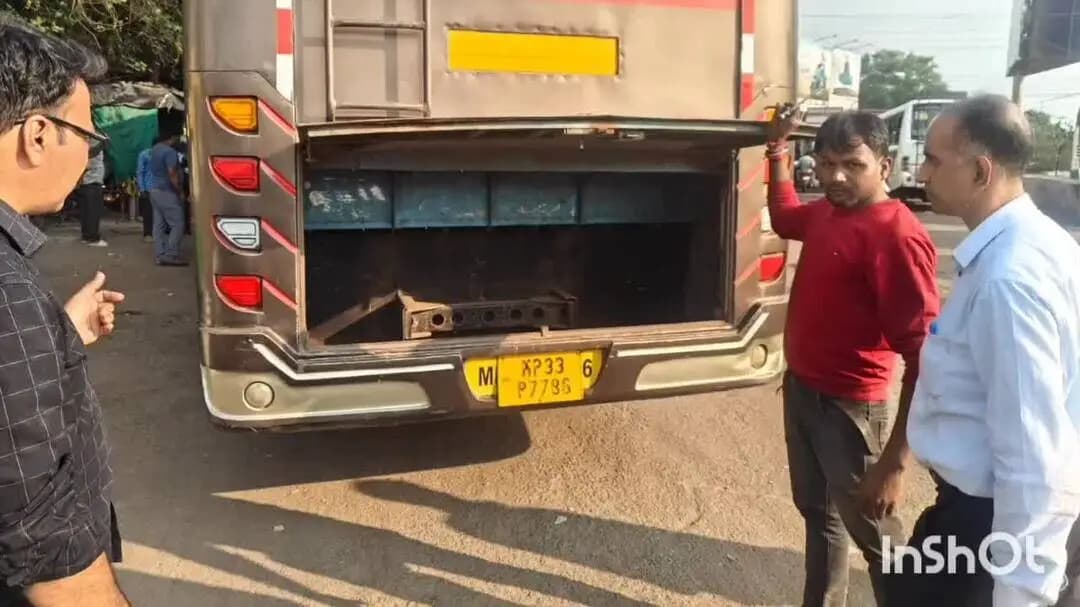 गुना नगर: NH 46, बेलोनिया: खाद्य सुरक्षा विभाग ने पिकअप से ढाई कुंतल मावा जब्त किया, बसों की भी जांच