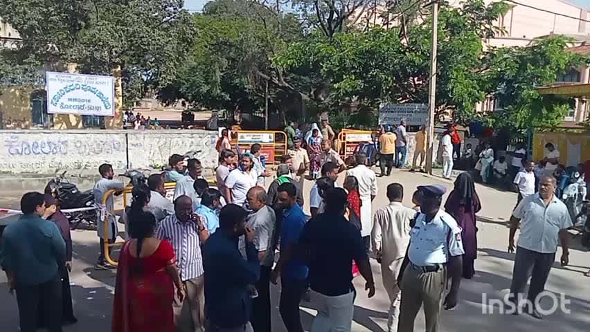 ಕೋಲಾರ: ಆಗ್ನೇಯ ಪದವೀಧರರ ಕ್ಷೇತ್ರದ ಚುನಾವಣೆ: ಕೋಲಾರ ಜಿಲ್ಲೆಯಲ್ಲಿ ಶಾಂತಿಯುತ ಮತದಾನ
ಶೇ. 76.99 ರಷ್ಟು ಮತದಾನ