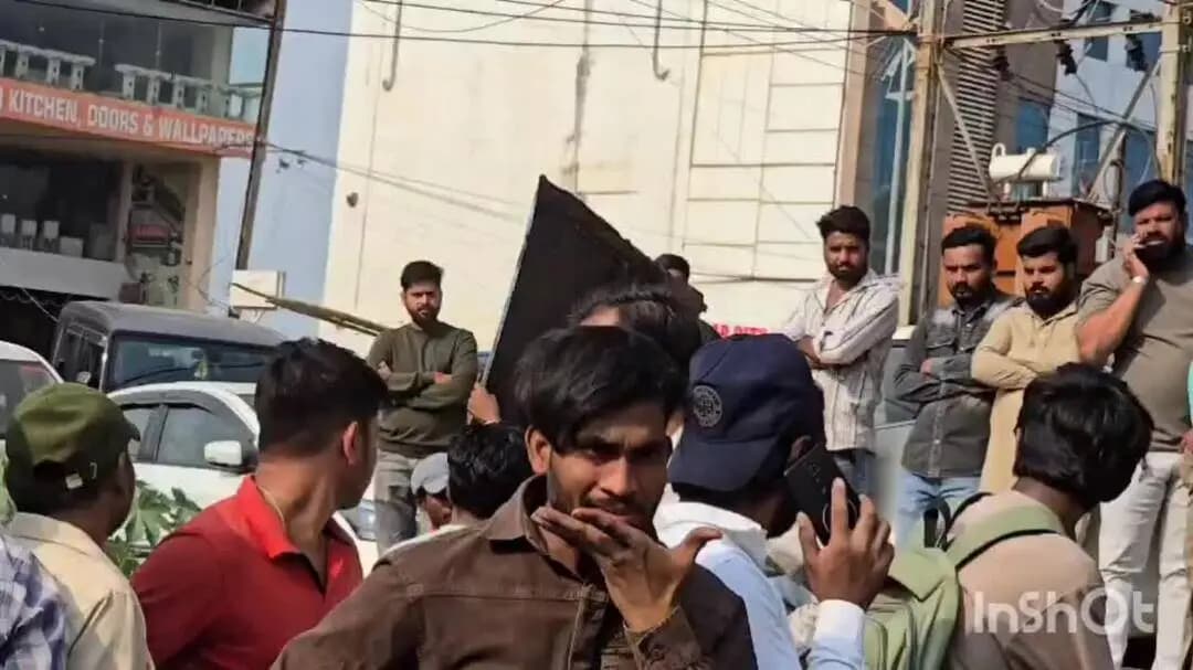 गुना नगर: कुसमोदा में राजस्व और पुलिस ने मोबाइल कोर्ट से अतिक्रमण हटाया, बेदखली कर कब्जा सौंपा