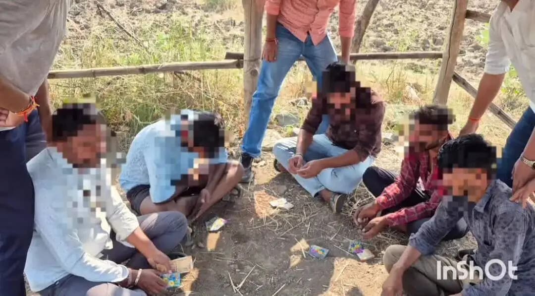 राघोगढ़: मकसूदनगढ़ थाना पुलिस ने उकावद गांव में खेत पर जुआ खेल रहे 7 लोगों पर की कार्रवाई, ₹6,400 नगदी ज़ब्त