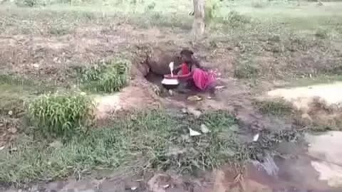 बिहारपुर: सूरजपुर जिले के ग्राम भूंड़ा में ड्यूल पंप खराब होने से ग्रामीणों को नदी-नाले का पानी पीने के लिए मजबूर