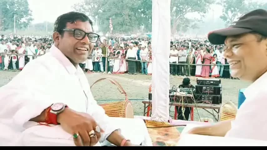 लोहरदगा: सुकुरहुटू जतरा में मंत्री चमरा लिंडा शामिल, गंगुपाड़ा में सांसद सुखदेव भगत ने मांदर की थाप पर किया नृत्य