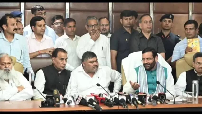 मुख्यमंत्री और ऊर्जा मंत्री के साथ सौहार्दपूर्ण माहौल में हुई वार्ता के बाद बिजली कर्मचारी यूनियनों ने हड़ताल वापस लेने