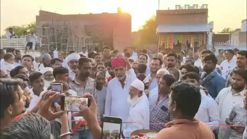 कोलायत: झझु में सरपंच प्रत्याशी अजीमन बानो के चुनावी कार्यालय का उद्घाटन, फीता काटने के दौरान सैकड़ों लोग रहे मौजूद