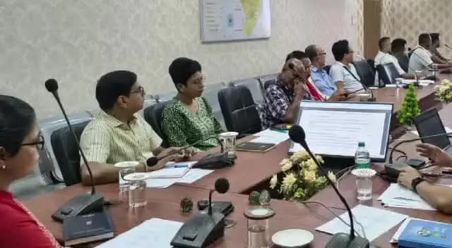 ডিফু: কাৰ্বি আংলঙত ২০২৭ চনৰ ভোটাৰ তালিকাৰ বিশেষ সংশোধনক লৈ বৈঠক অনুষ্ঠিত