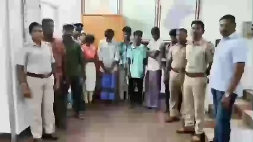 ஈரோடு: வைரா பாளையம் பகுதியில் போதை மாத்திரைகள் பயன்படுத்தியதாக பெண் உட்பட ஆறு பேரை காவல்துறையினர் கைது செய்து விசாரணை நடத்தி வருகின்றனர்
