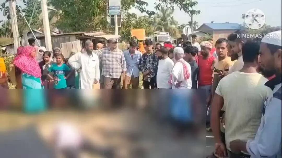 নগাঁও: ৰাইডঙীয়াৰ গংগা ধাবাৰ সমীপত ভয়ংকৰ পথ দুৰ্ঘটনাত থিতাতে নিহত ধিং খগেশ্বৰ বৰা উচ্চতৰ মাধ্যমিক বিদ্যালয়ৰ ভাৰপ্ৰাপ্ত অধ্যক্ষ