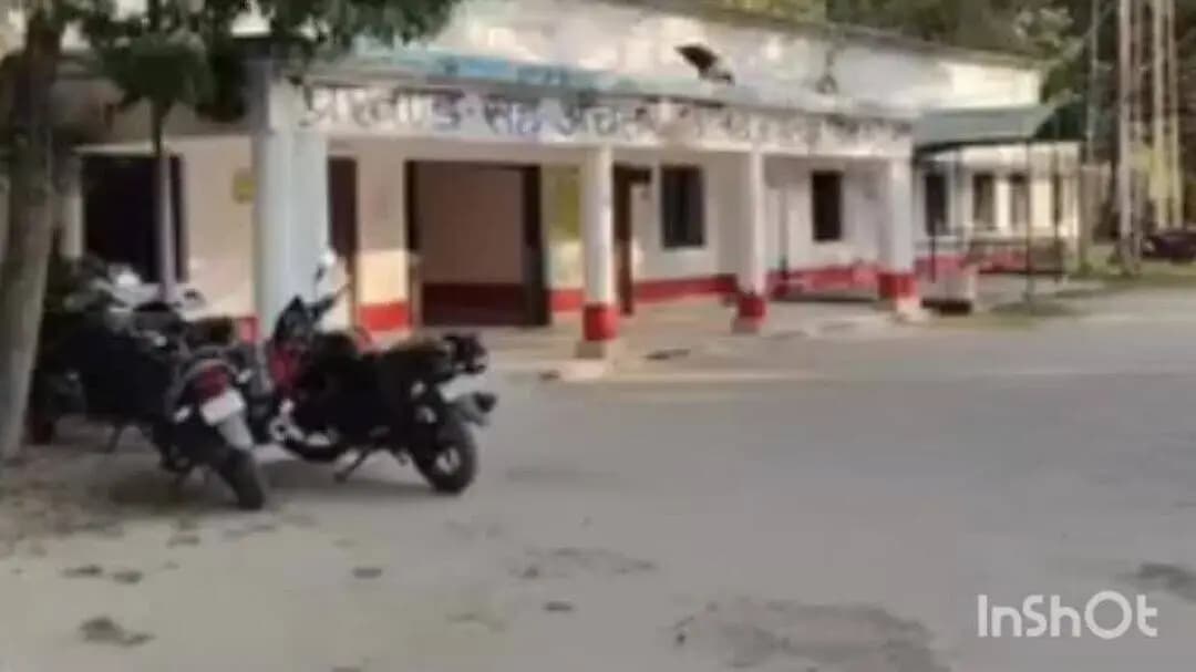 छातापुर: छातापुर विधानसभा क्षेत्र के वीरपुर में जमीन के खेल से जुड़ा चौंकाने वाला मामला