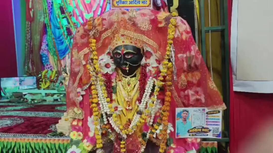 जबलपुर: ग्वारीघाट में नन्हे कलाकार का अनोखा कमाल, पलकें झपकाती माँ शारदा का जीवंत रूप सोशल मीडिया पर वायरल
