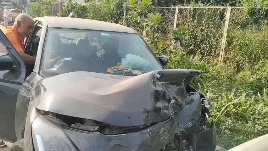बागपत: बागपत में रॉन्ग साइड से आई स्विफ्ट ने ब्रेजा में मारी टक्कर, एयरबैग खुलने से दोनों चालकों की जान बची